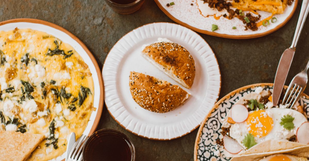 découvrez une recette savoureuse d'omelette à la viande hachée, simple et rapide à préparer pour un repas nutritif et gourmand.