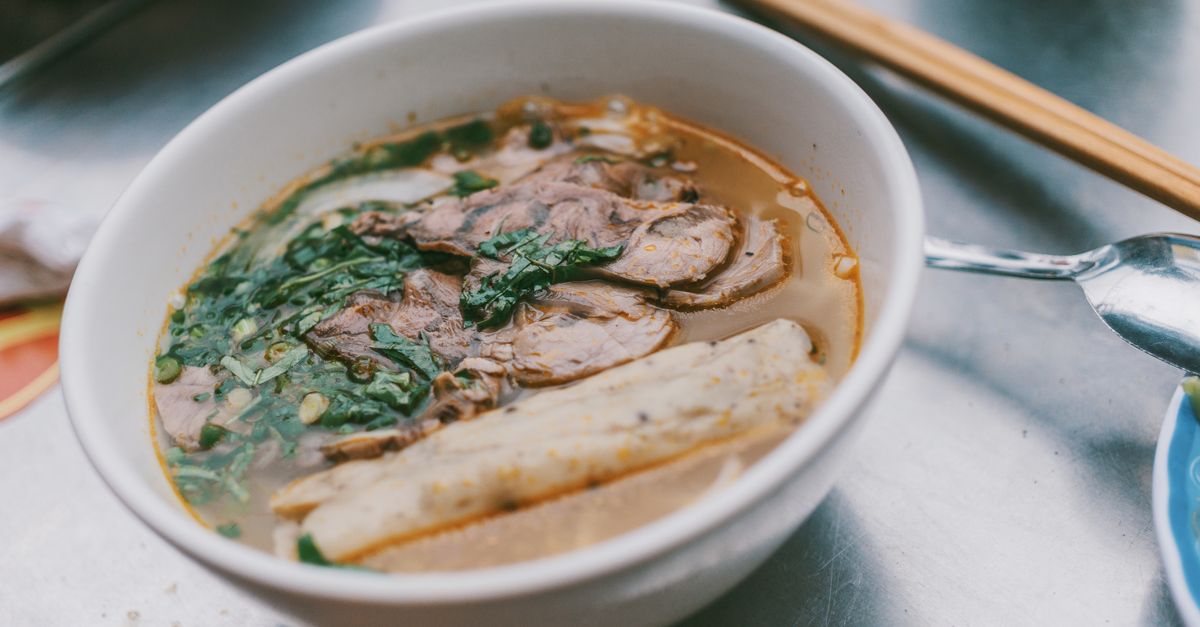 découvrez comment préparer un bouillon de bœuf maison savoureux et naturel, parfait pour sublimer vos soupes, sauces et plats mijotés.
