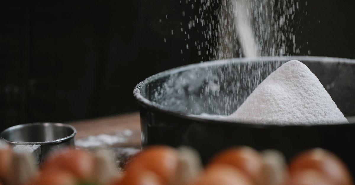 découvrez comment préparer du sucre glace maison avec de l'amidon, une alternative simple et économique pour vos pâtisseries.