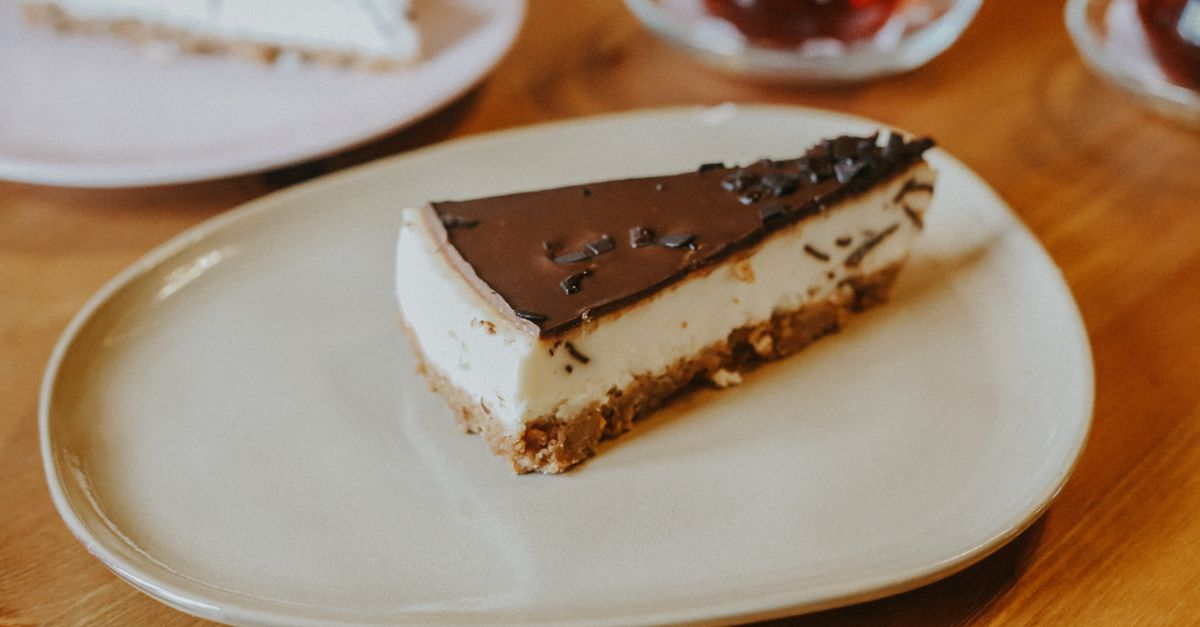 découvrez notre recette gourmande de cheesecake au kinder bueno, une alliance parfaite entre douceur crémeuse et chocolat croquant.