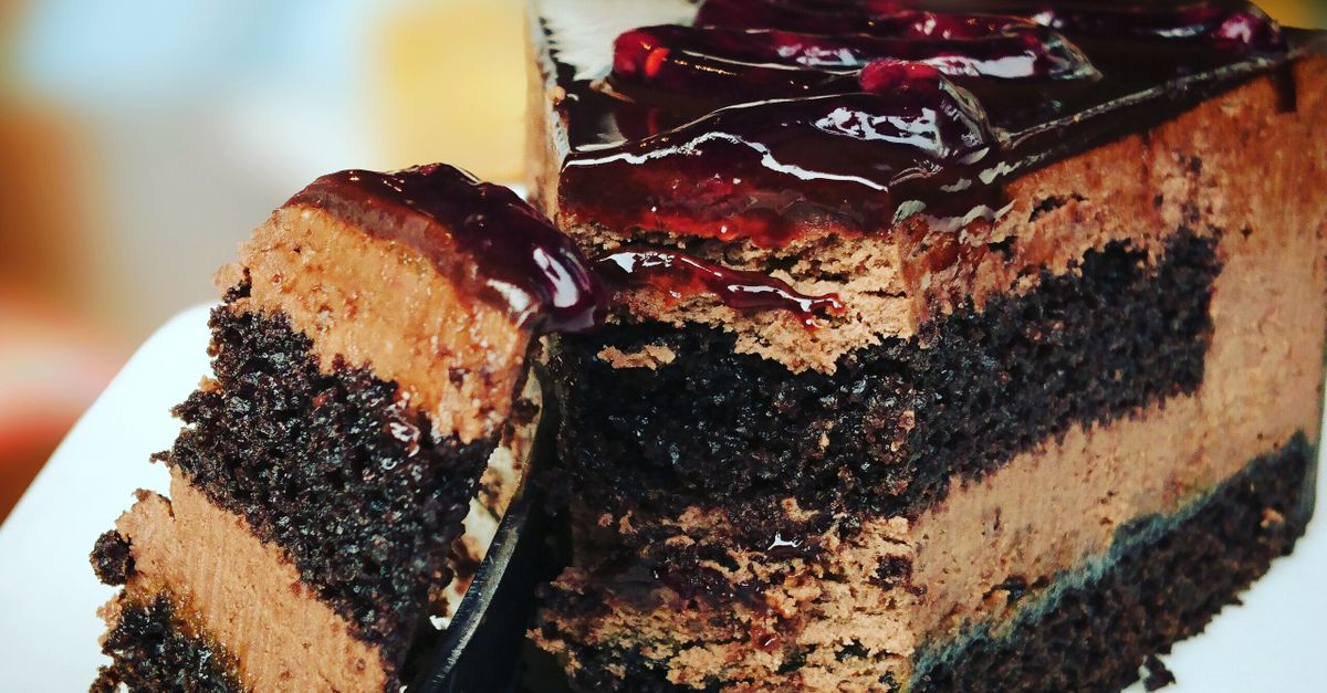 découvrez notre moelleux gâteau au yaourt au chocolat, une recette simple et rapide pour un dessert fondant et gourmand qui ravira toutes les papilles.