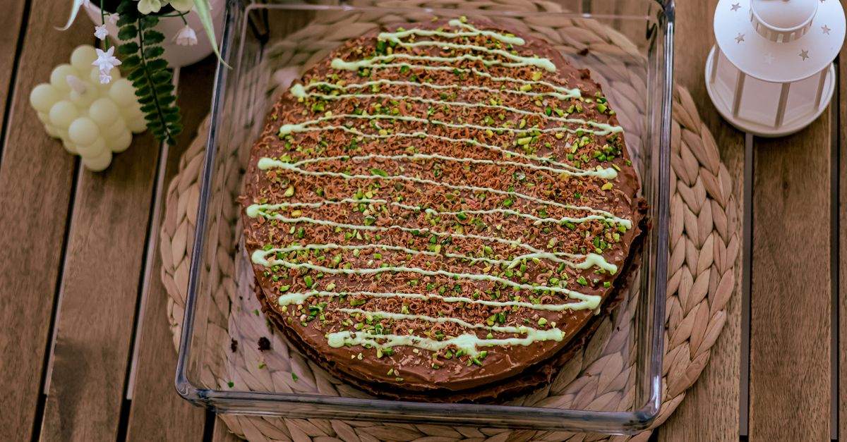 découvrez notre recette facile et rapide de gâteau ferrero rocher sans cuisson, parfait pour les amateurs de chocolat et de noisettes.