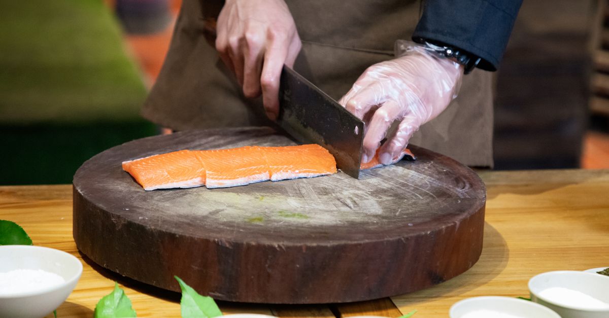 découvrez notre terrine de saumon sans cuisson, une recette fraîche et facile à préparer, idéale pour un apéritif raffiné ou un repas léger.