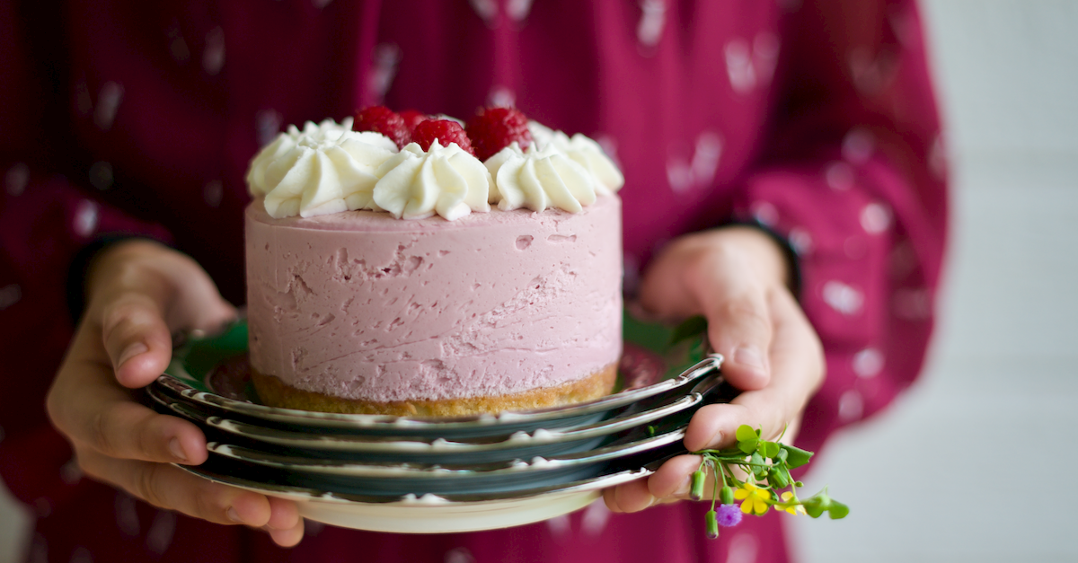 découvrez notre gâteau glacé nougat framboise, une délicieuse alliance de nougat tendre et de glace à la framboise fruitée pour un dessert frais et gourmand.