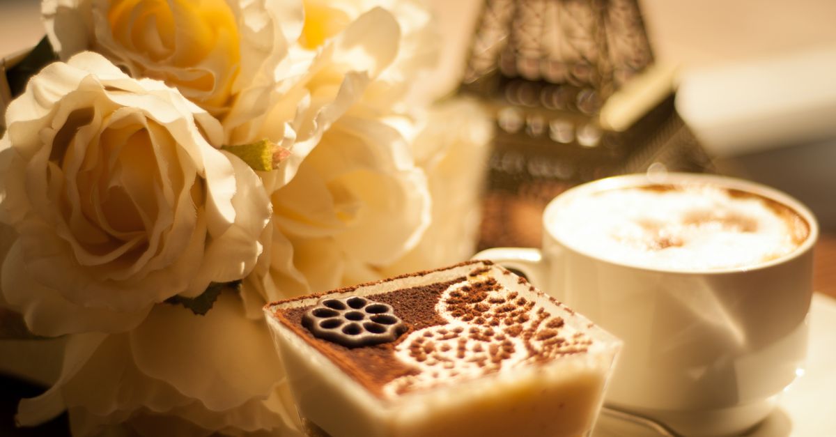 découvrez une recette facile et gourmande de tiramisu au nutella, alliant la douceur du mascarpone à la saveur chocolatée et noisette du nutella pour un dessert irrésistible.