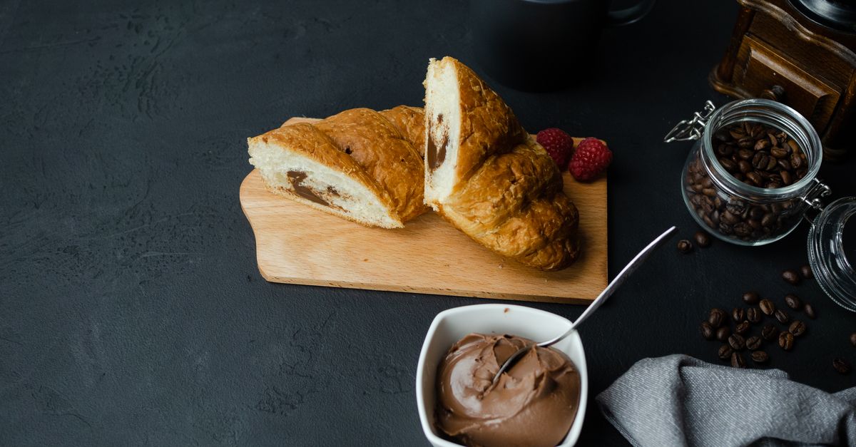 découvrez une délicieuse bûche de noël au nutella, facile à réaliser et parfaite pour les fêtes. un dessert gourmand qui ravira petits et grands.