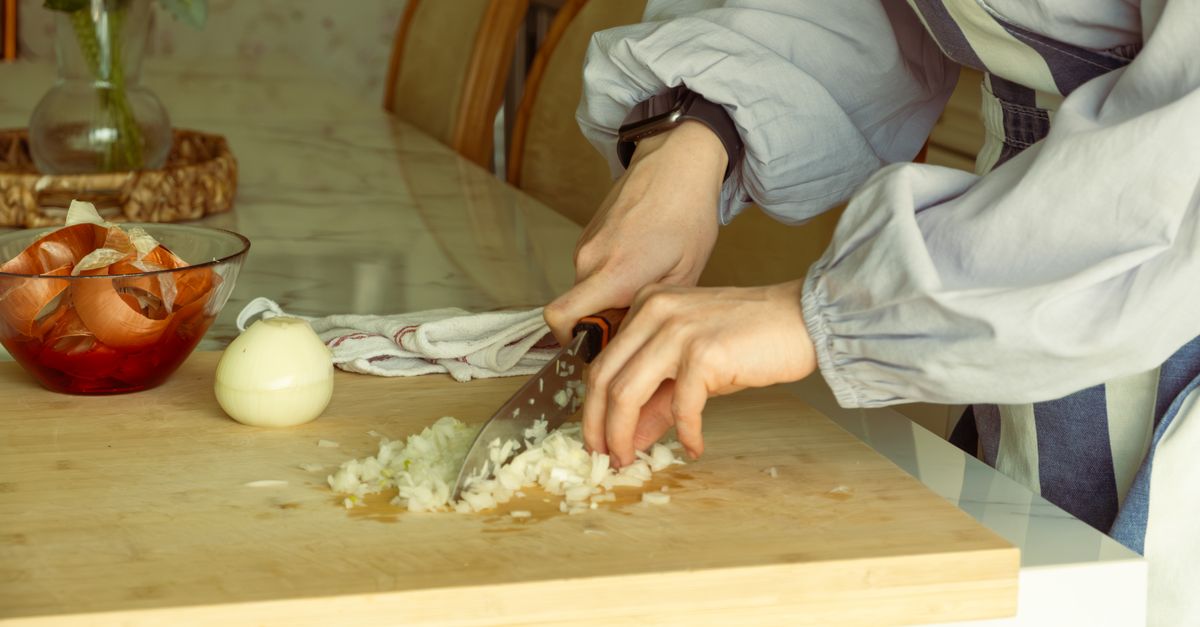 découvrez notre délicieuse tarte à l'oignon, parfaite pour un repas convivial alliant saveurs traditionnelles et simplicité.