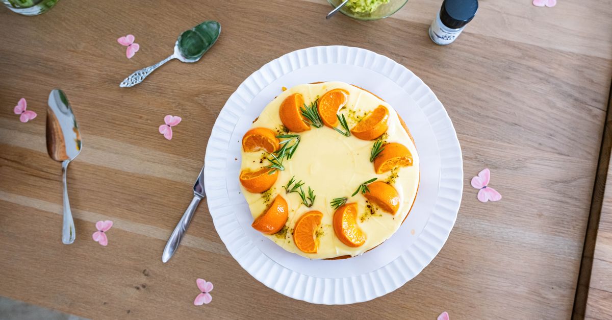 découvrez notre recette facile et délicieuse du gâteau magique à l'orange, un dessert moelleux aux trois textures surprenantes qui ravira vos papilles.
