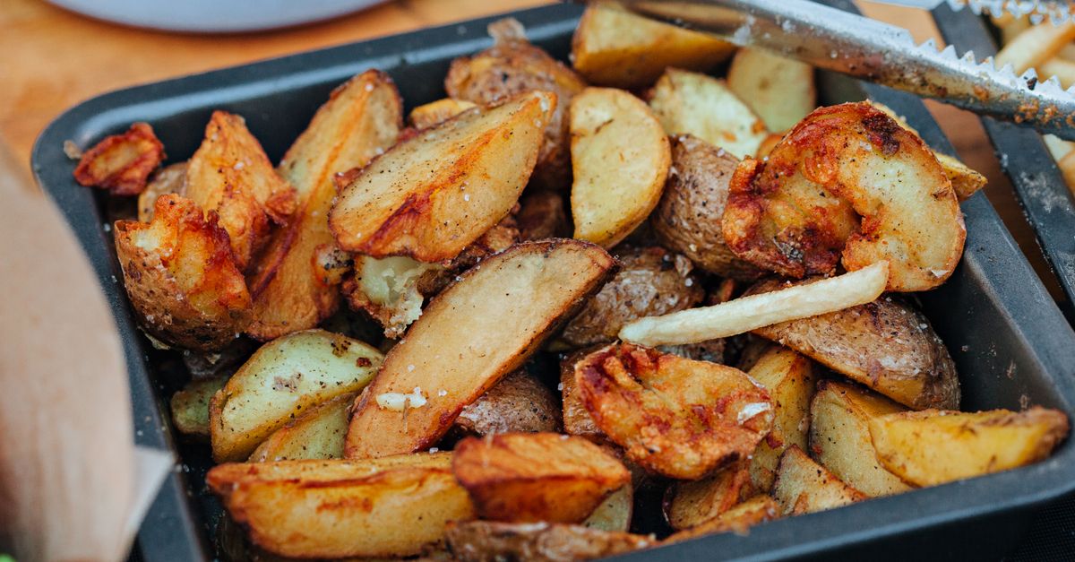 découvrez comment préparer de délicieuses petites pommes de terre rôties au four, croustillantes à l'extérieur et fondantes à l'intérieur, parfaites en accompagnement.