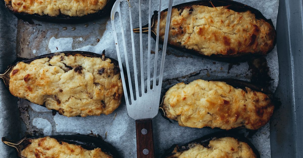 découvrez une recette simple et savoureuse d'aubergines poêlées, parfaite pour un accompagnement rapide et délicieux.