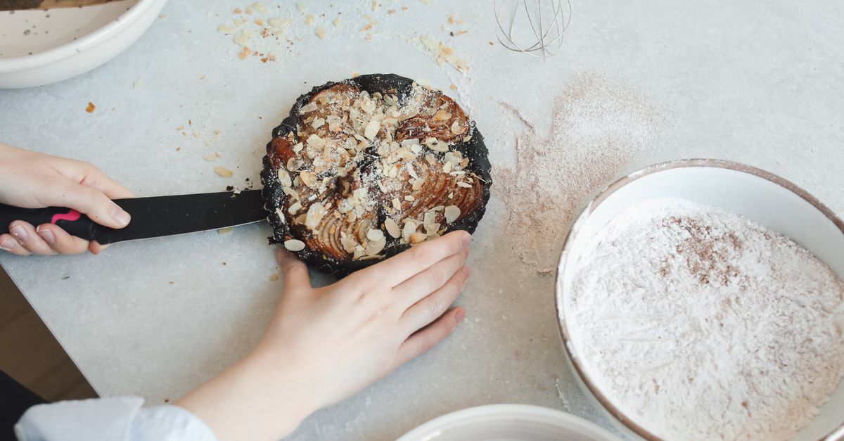 découvrez notre délicieux gâteau au chocolat et poires, un dessert fondant alliant la douceur des poires à la richesse du chocolat.