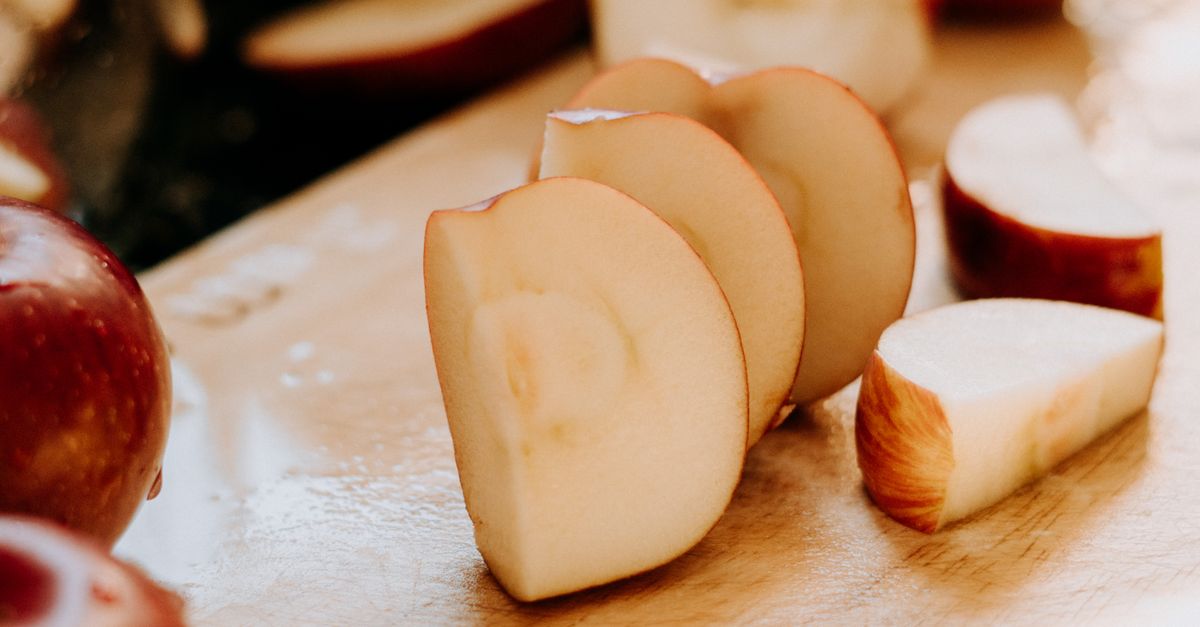 découvrez la recette parfaite des pommes au four : fondantes, légèrement caramélisées et délicieusement parfumées, un dessert simple et gourmand à partager.