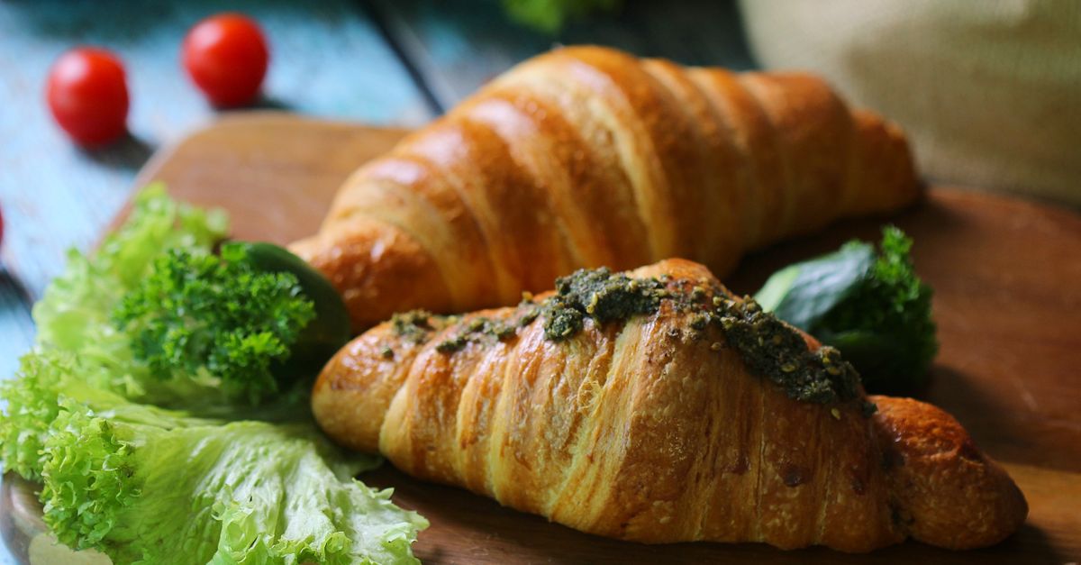 découvrez nos croissants au jambon et pesto, une délicieuse recette savoureuse alliant croustillant et fraîcheur pour un repas rapide et gourmand.