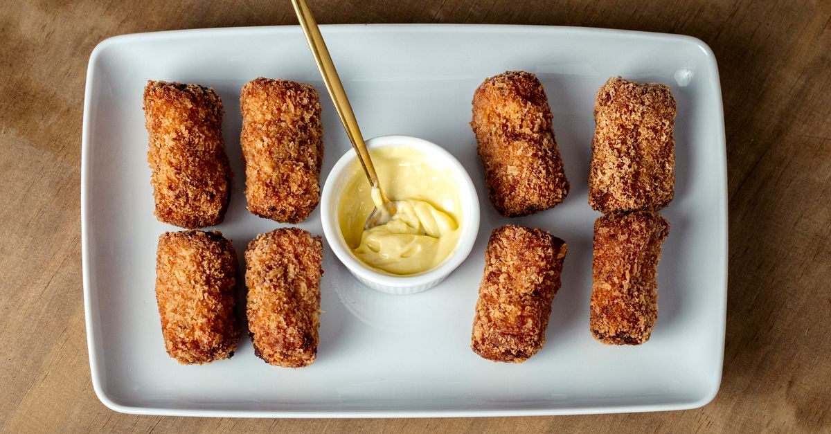 découvrez nos délicieuses croquettes de pommes de terre, croustillantes à l'extérieur et fondantes à l'intérieur, parfaites pour un apéritif ou un accompagnement savoureux.