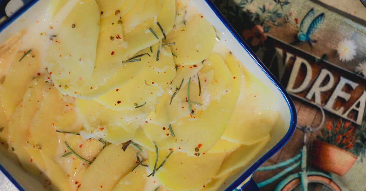 découvrez une délicieuse recette de gratin de pommes de terre, simple et savoureuse, parfaite pour accompagner vos repas en famille.