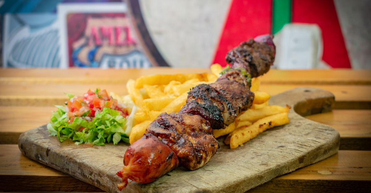 découvrez nos brochettes de pommes de terre savoureuses, idéales pour un repas convivial et facile à préparer.