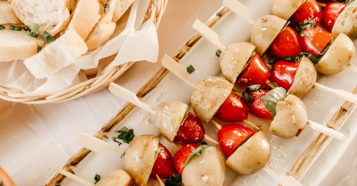 découvrez nos brochettes de pommes de terre délicieuses et faciles à préparer, parfaites pour vos barbecues et repas conviviaux.