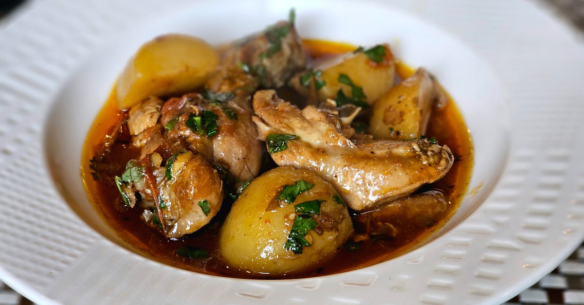 recette facile et rapide de poulet à la cocotte-minute pour des repas savoureux et tendres en un rien de temps.