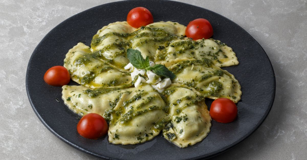 découvrez une salade de raviolis savoureuse et facile à préparer, parfaite pour un repas frais et gourmand.