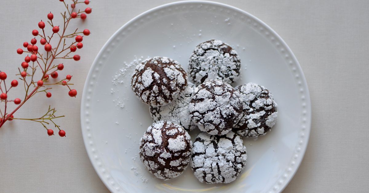 découvrez notre recette gourmande de red velvet nutella crinkles : des biscuits moelleux au goût intense de cacao rouge, fourrés au nutella fondant, parfaits pour toutes les occasions.