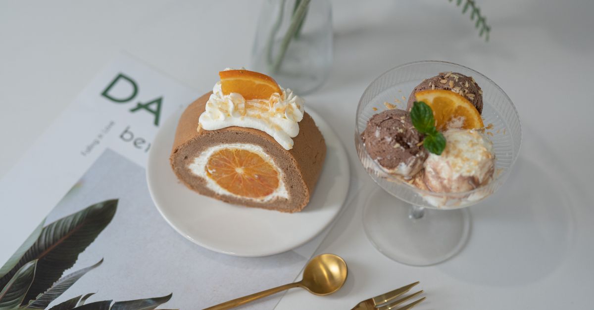 découvrez notre gâteau moelleux à la ricotta, parfumé à l'orange et agrémenté de chocolat fondant, une douceur parfaite pour toutes les occasions.