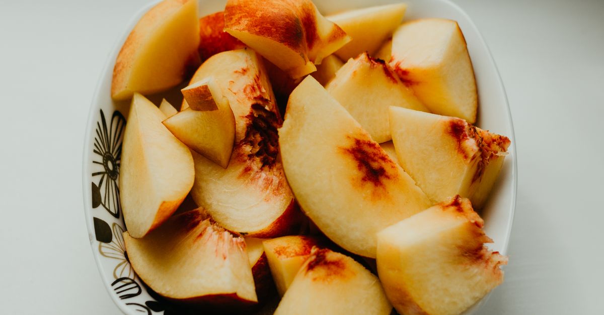 découvrez notre délicieuse recette de pêches rôties, un dessert simple et savoureux qui sublime la douceur naturelle des pêches avec une touche caramélisée.