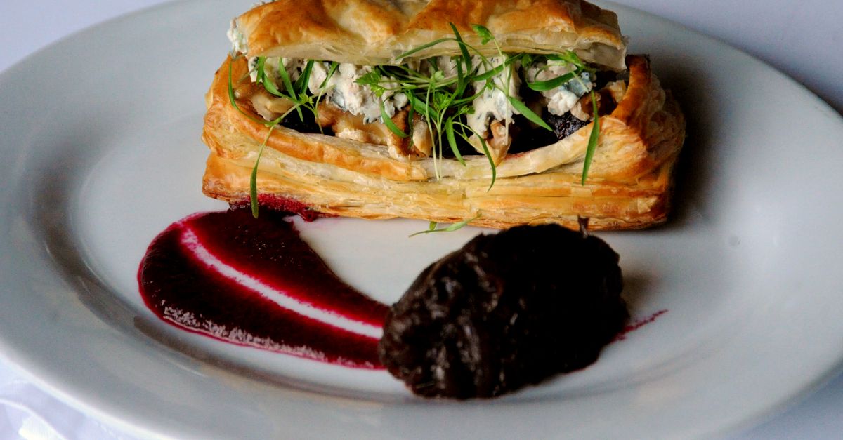 découvrez une recette délicieuse et facile de feuilleté saumon poireaux, parfaite pour un repas savoureux et croustillant.