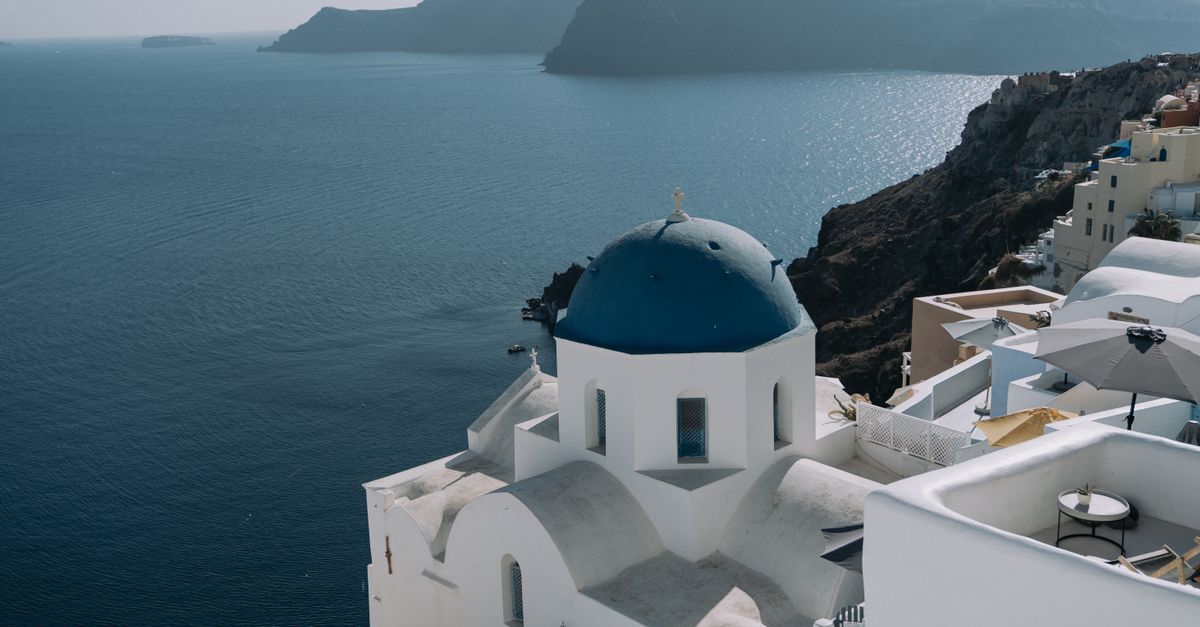 découvrez les meilleures activités à santorin : visites des villages pittoresques, excursions en bateau, randonnées, dégustations de vin et bien plus pour un séjour inoubliable.