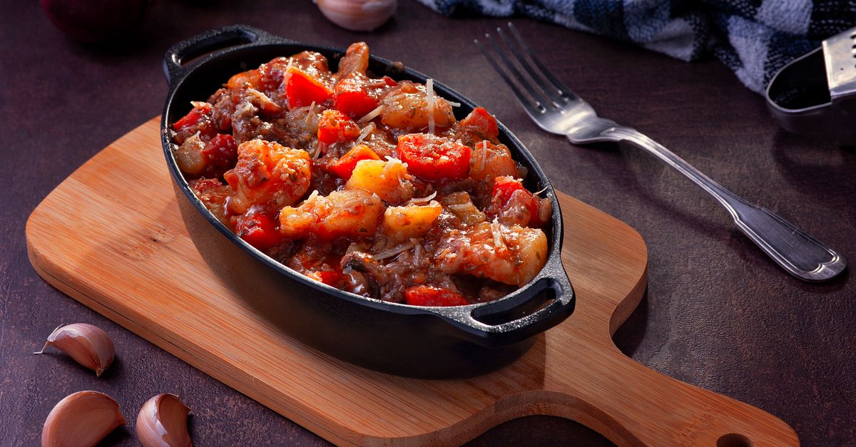 découvrez une délicieuse casserole de pain perdu salé, parfaite pour un brunch convivial ou un repas réconfortant, alliant saveurs riches et texture fondante.