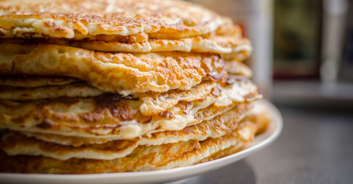 découvrez notre savoureuse crêpe salée garnie de jambon et de scamorza fondante, parfaite pour un repas gourmand et rapide.