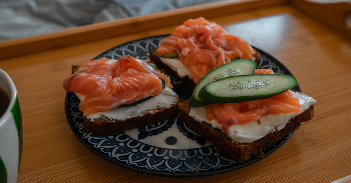recette de paniers de pain garnis de crevettes et saumon : une entrée originale et savoureuse, parfaite pour vos apéritifs et repas conviviaux.