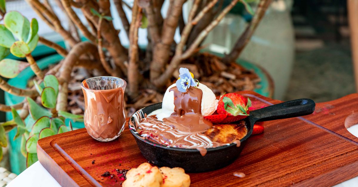 découvrez la recette facile et savoureuse du skillet cake, un gâteau moelleux cuit à la poêle, parfait pour toutes vos occasions gourmandes.