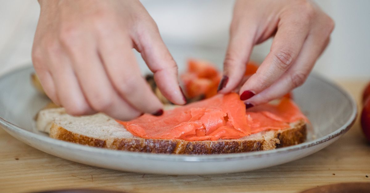 découvrez une recette facile et gourmande de palmiers au saumon fumé, parfaite pour un apéritif raffiné et rapide à préparer.