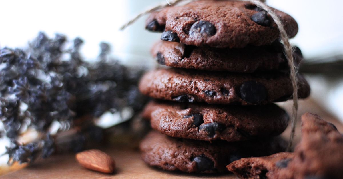 découvrez nos cookies moelleux au yaourt et au chocolat, une douceur fondante parfaite pour vos envies gourmandes.