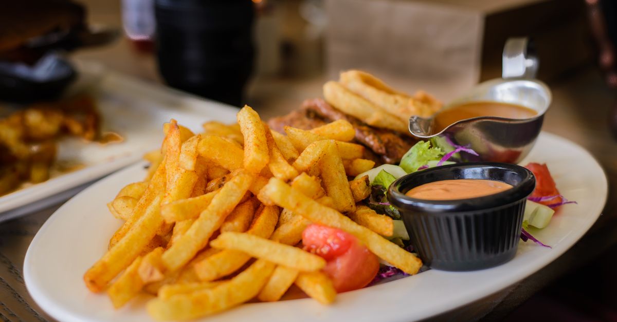 frites de purée de pommes de terre épicées, croustillantes à l'extérieur et moelleuses à l'intérieur, parfaites pour accompagner vos plats favoris.