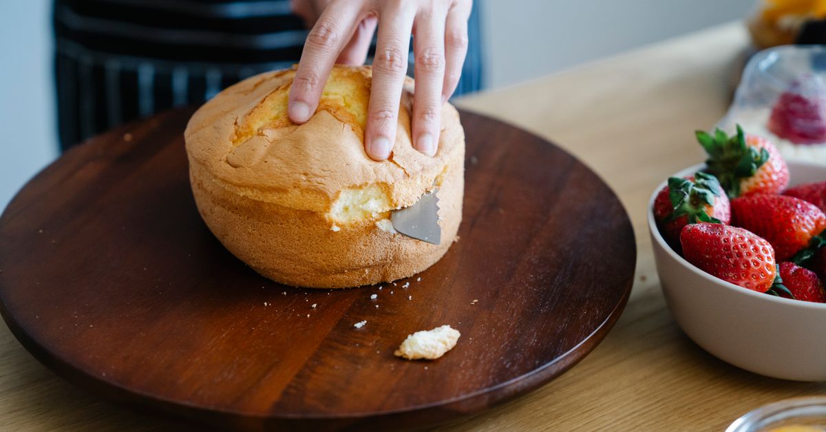 découvrez comment préparer un gâteau éponge moelleux et léger avec votre thermomix grâce à notre recette simple et rapide.