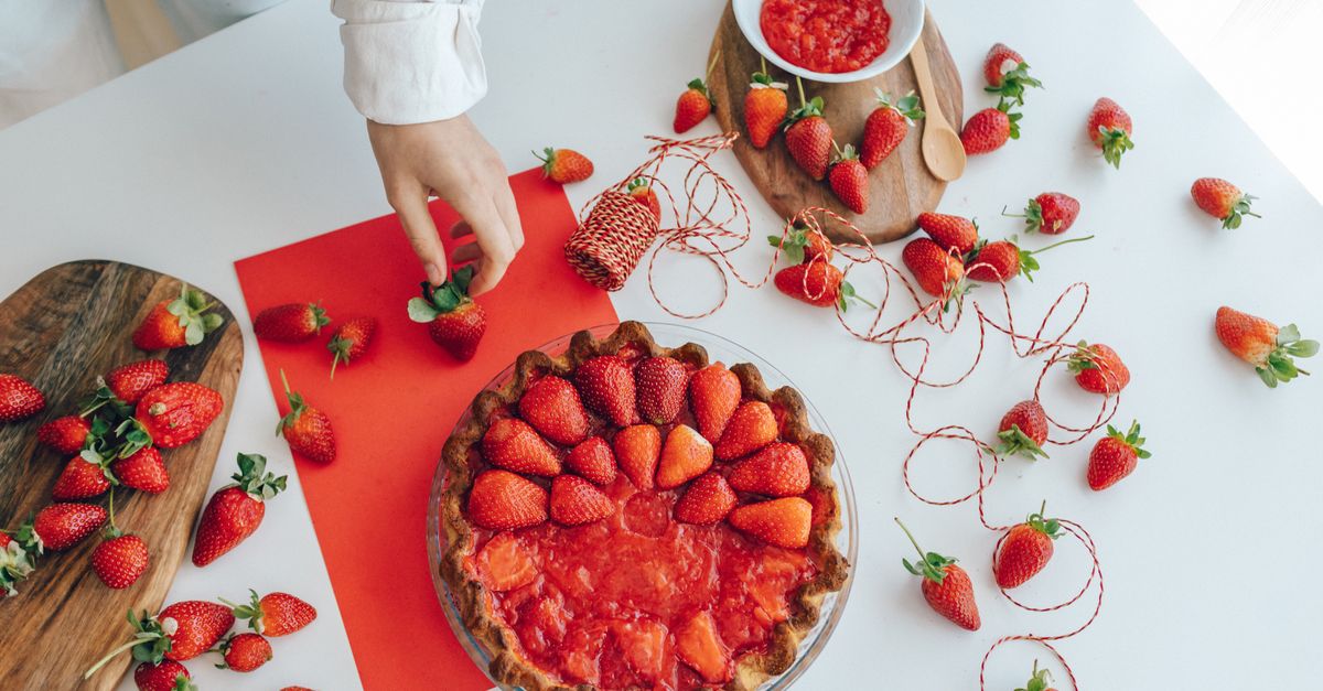 découvrez notre recette délicieuse de charlotte aux fraises, un dessert fraîcheur parfait pour toutes les occasions.