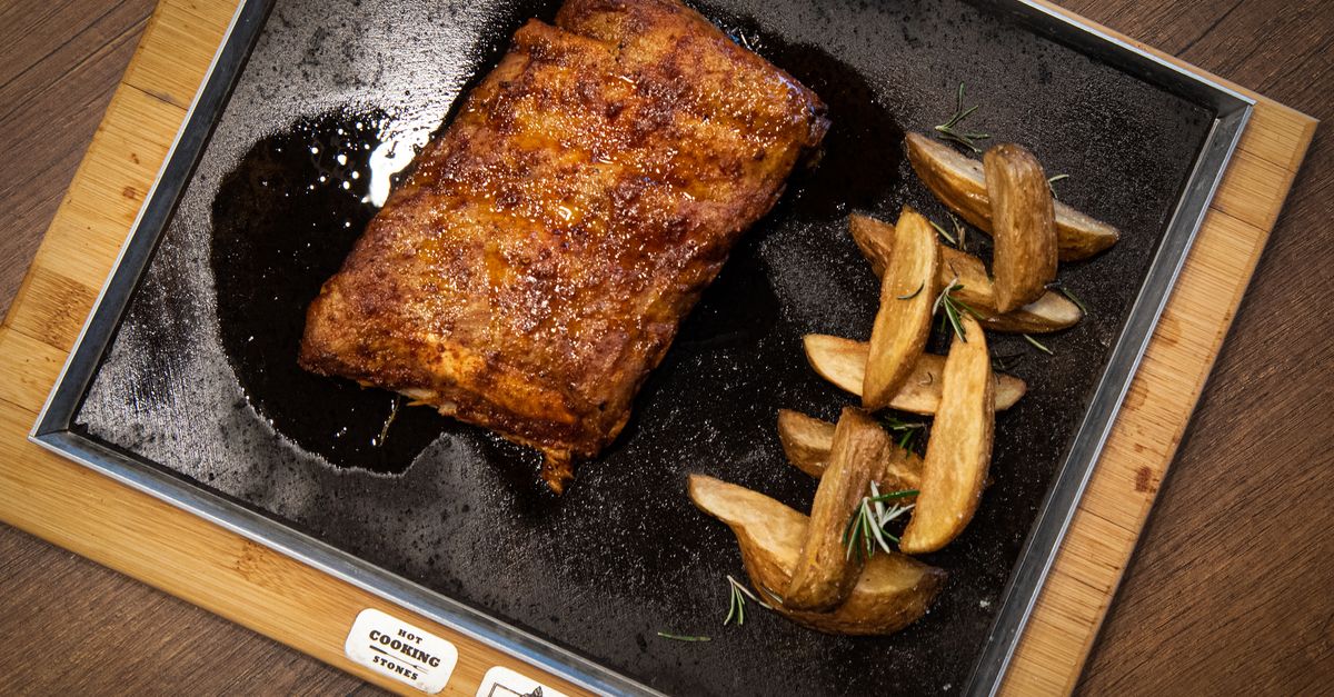 découvrez notre recette de rôti de veau tendre, savoureuse et facile à préparer pour un repas convivial et raffiné.
