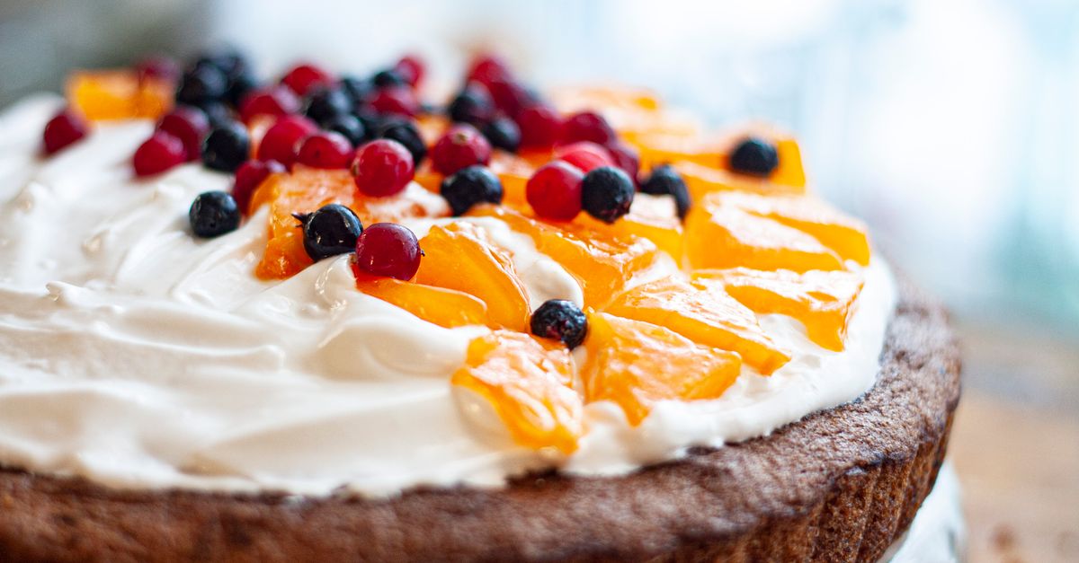 découvrez notre délicieux gâteau à la crème fouettée, léger et moelleux, parfait pour toutes vos occasions spéciales.
