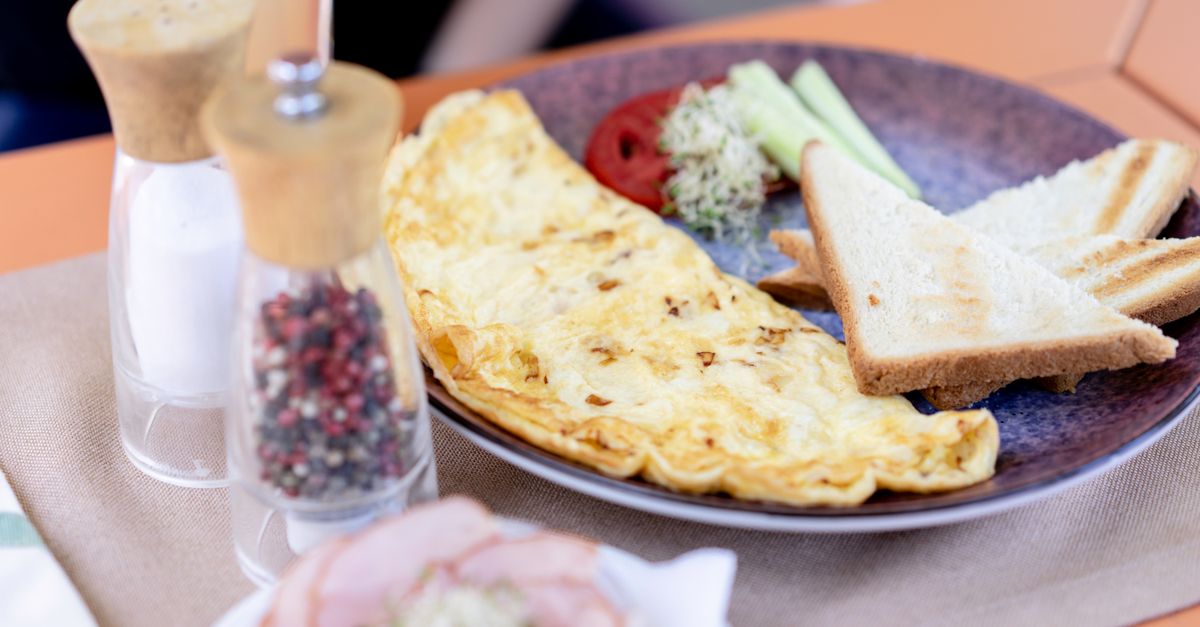 découvrez une omelette aux haricots blancs savoureuse et nutritive, parfaite pour un petit-déjeuner ou un repas léger riche en protéines.