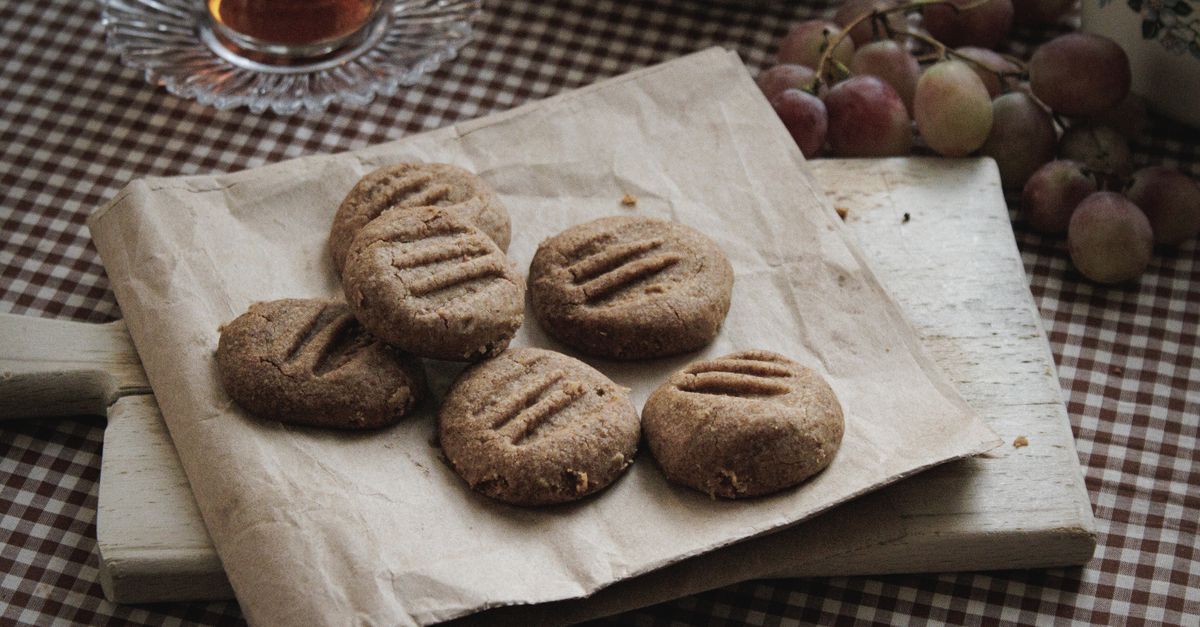 découvrez nos délicieux biscuits sablés au yaourt, parfaits pour une pause gourmande alliant douceur et texture fondante.