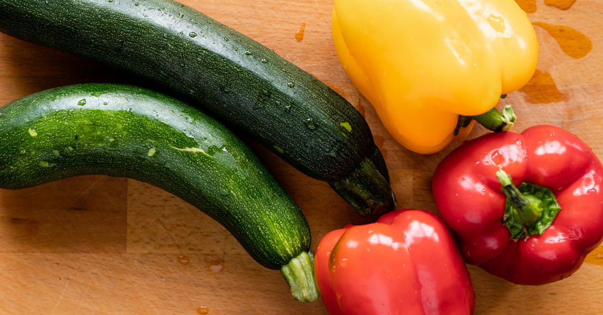 découvrez une recette savoureuse de risotto au zucchini et chorizo, alliant la douceur des courgettes à la saveur épicée du chorizo pour un plat réconfortant et gourmand.
