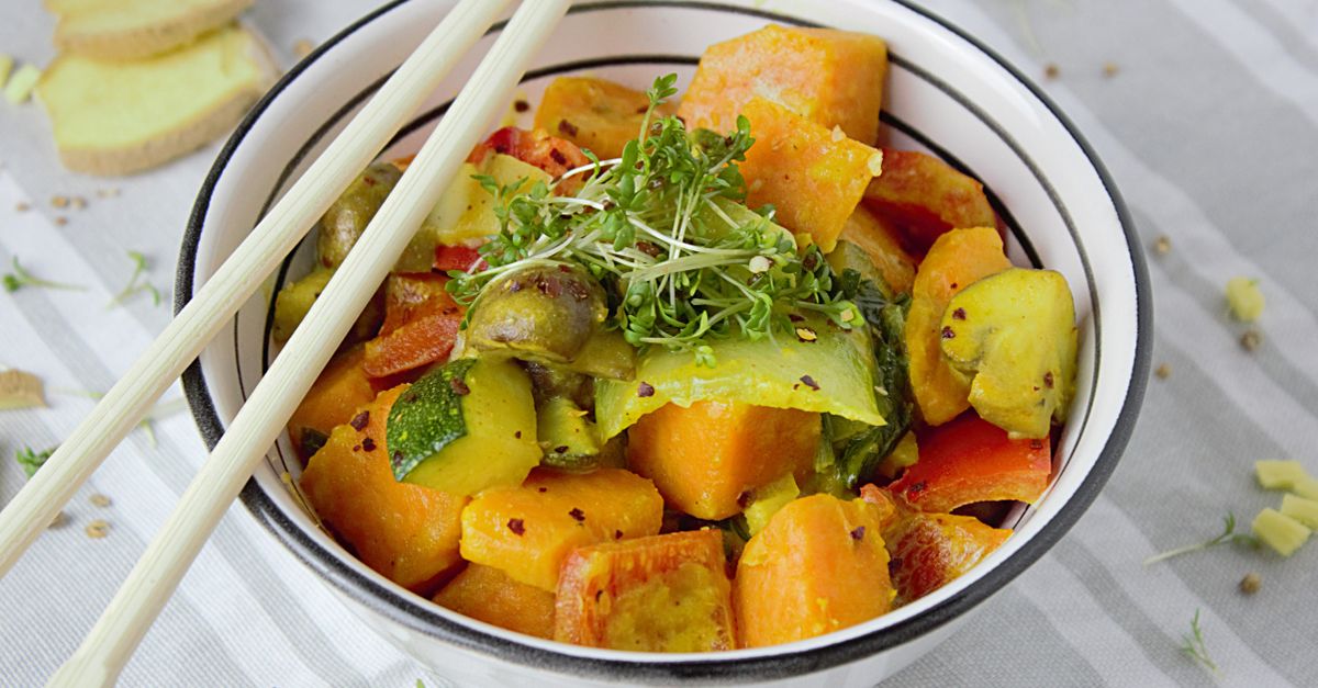 une poêle savoureuse aux courgettes et pommes de terre, parfaite pour un repas rapide et sain.