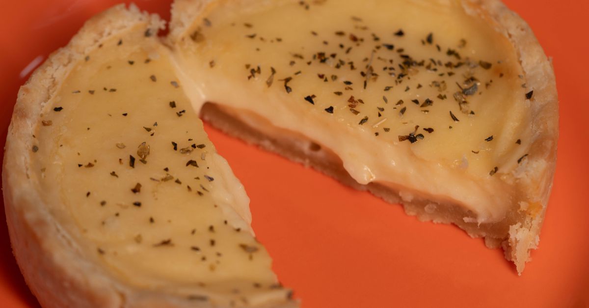 Accueil 17 découvrez notre délicieuse tarte aux oignons rouges et au fromage de chèvre, parfaite pour un repas savoureux et facile à préparer.