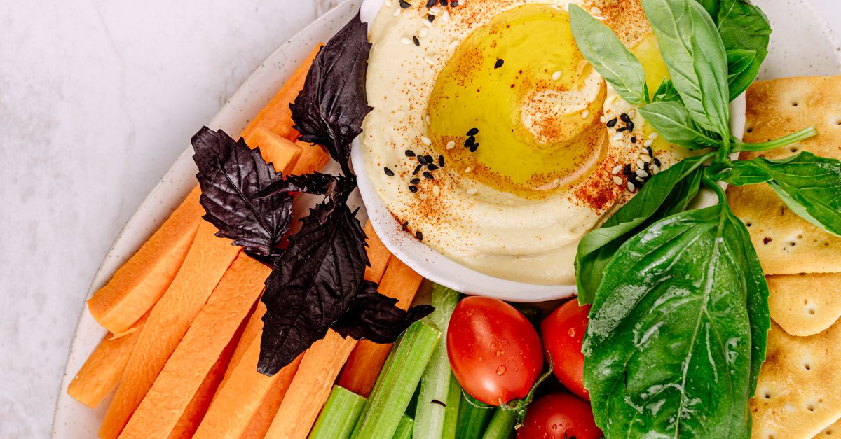 Accueil 9 découvrez notre recette facile et savoureuse de houmous à la carotte, une alternative colorée et saine pour vos apéritifs et en-cas.