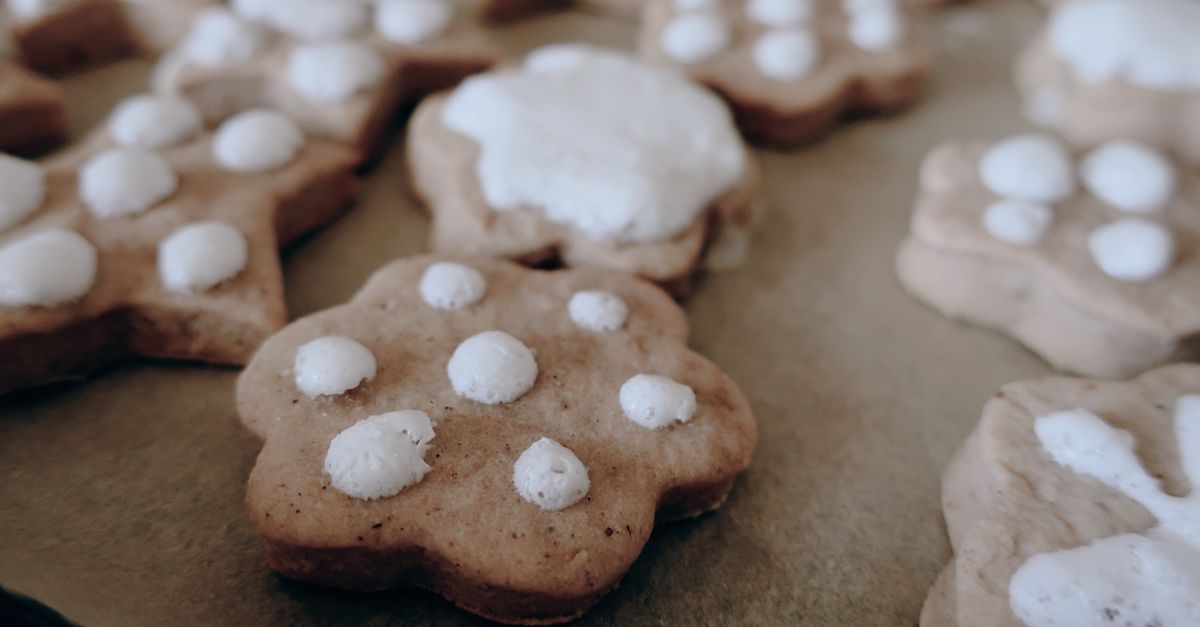 Accueil 15 découvrez nos délicieux cookies épicés de noël, parfaits pour réchauffer vos fêtes avec des saveurs traditionnelles et gourmandes.