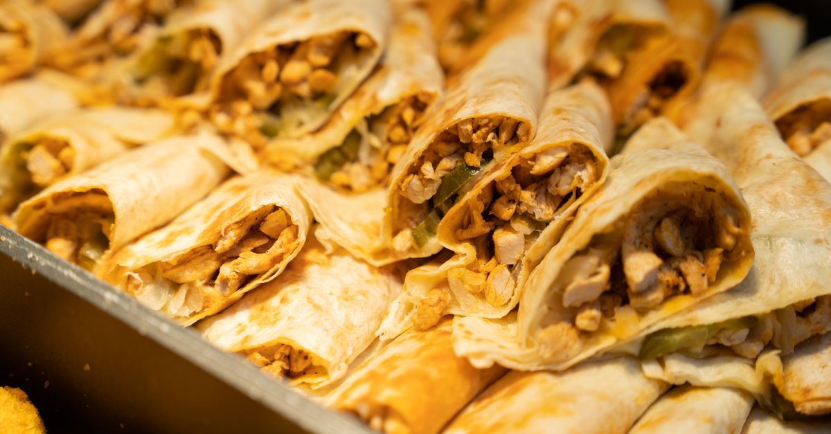 découvrez une recette facile de wrap au poulet : poulet tendre, légumes croquants et sauce savoureuse, parfaite pour un repas rapide et gourmand.