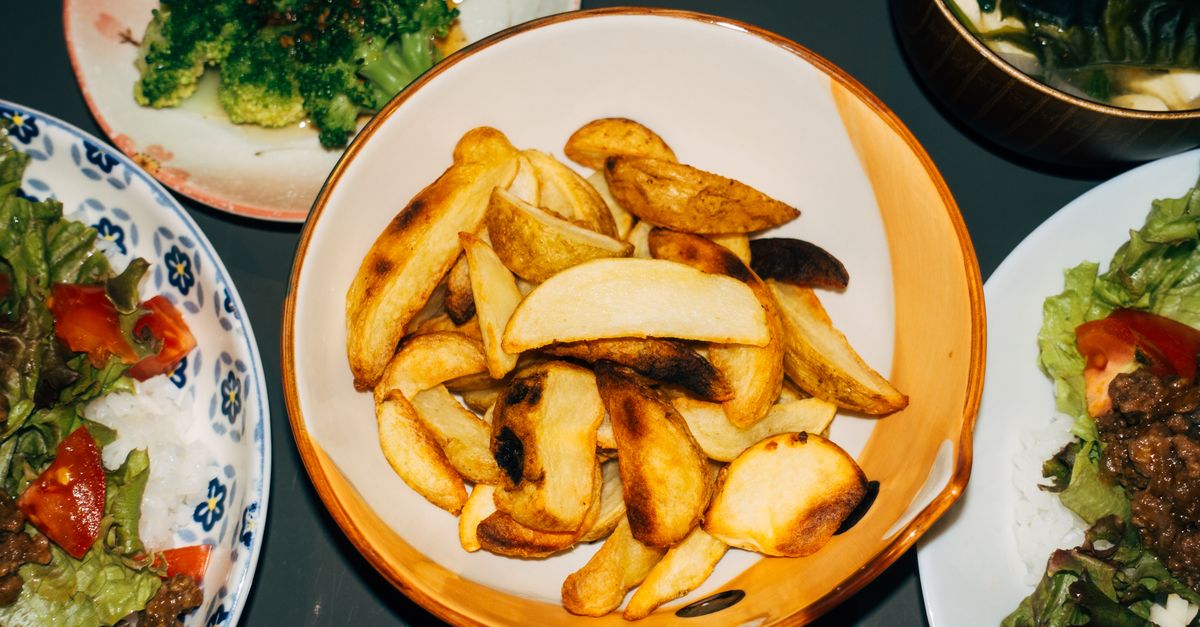 Accueil 10 découvrez comment préparer des pommes de terre grenaille croustillantes à l’air fryer : dorées à l’extérieur, fondantes à l’intérieur et faciles à réaliser.