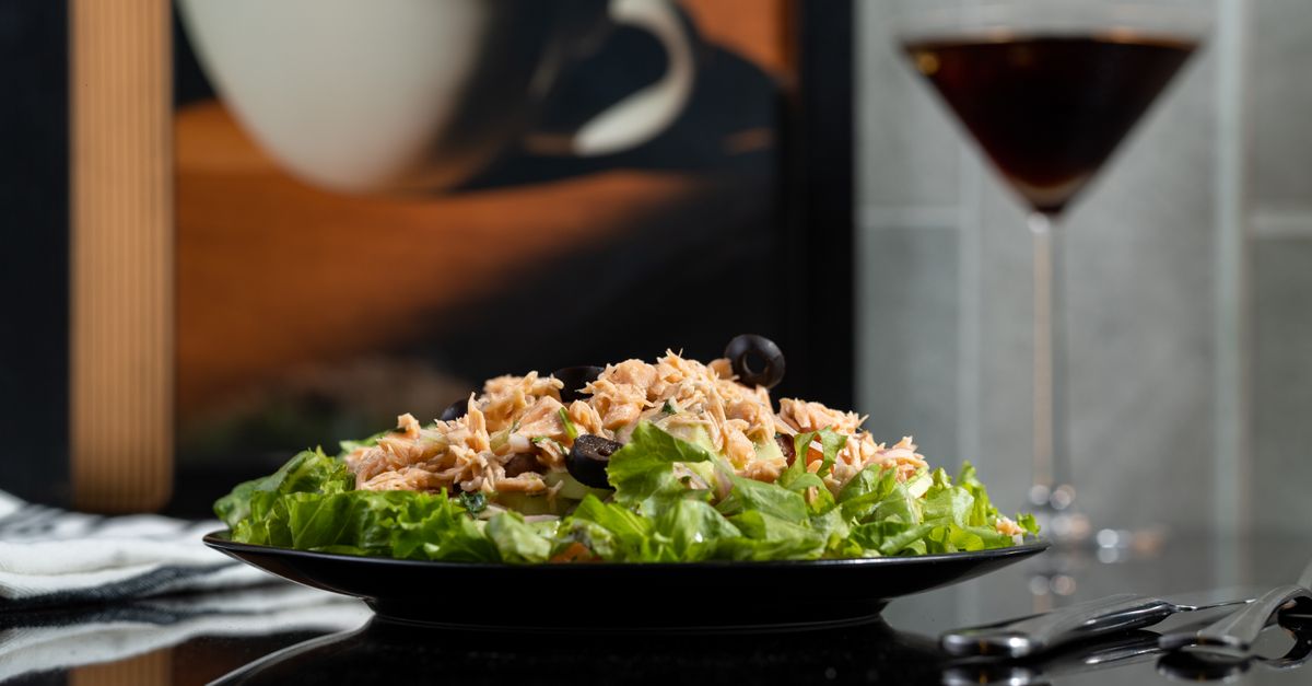 Accueil 14 découvrez une salade grecque de pommes de terre au thon, fraîche et savoureuse, avec des olives, des légumes croquants et une touche méditerranéenne.