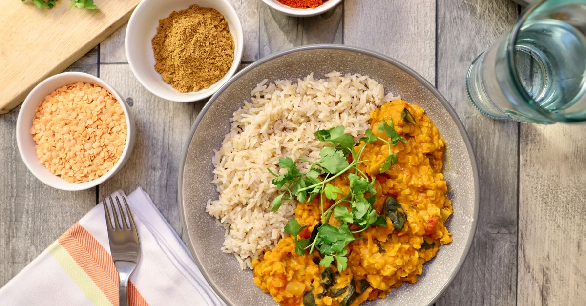 découvrez un dhal réconfortant aux lentilles corail et au chou-fleur, parfumé aux épices. une recette végétarienne savoureuse et facile à préparer.